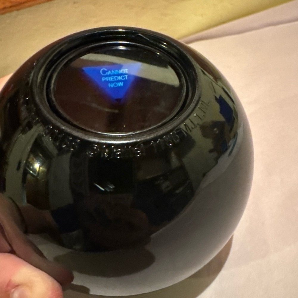 Magic 8 ball - Picture 4 of 4